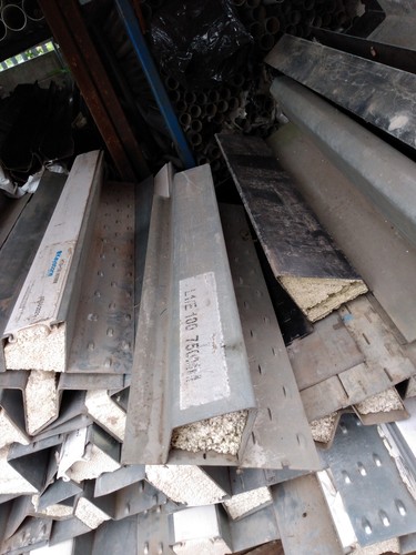 Short steel cavity eaves - short,